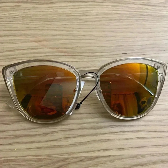 🆕Fashion Wide Cat-Eye Sunglasses🆕 - Picture 1 of 6